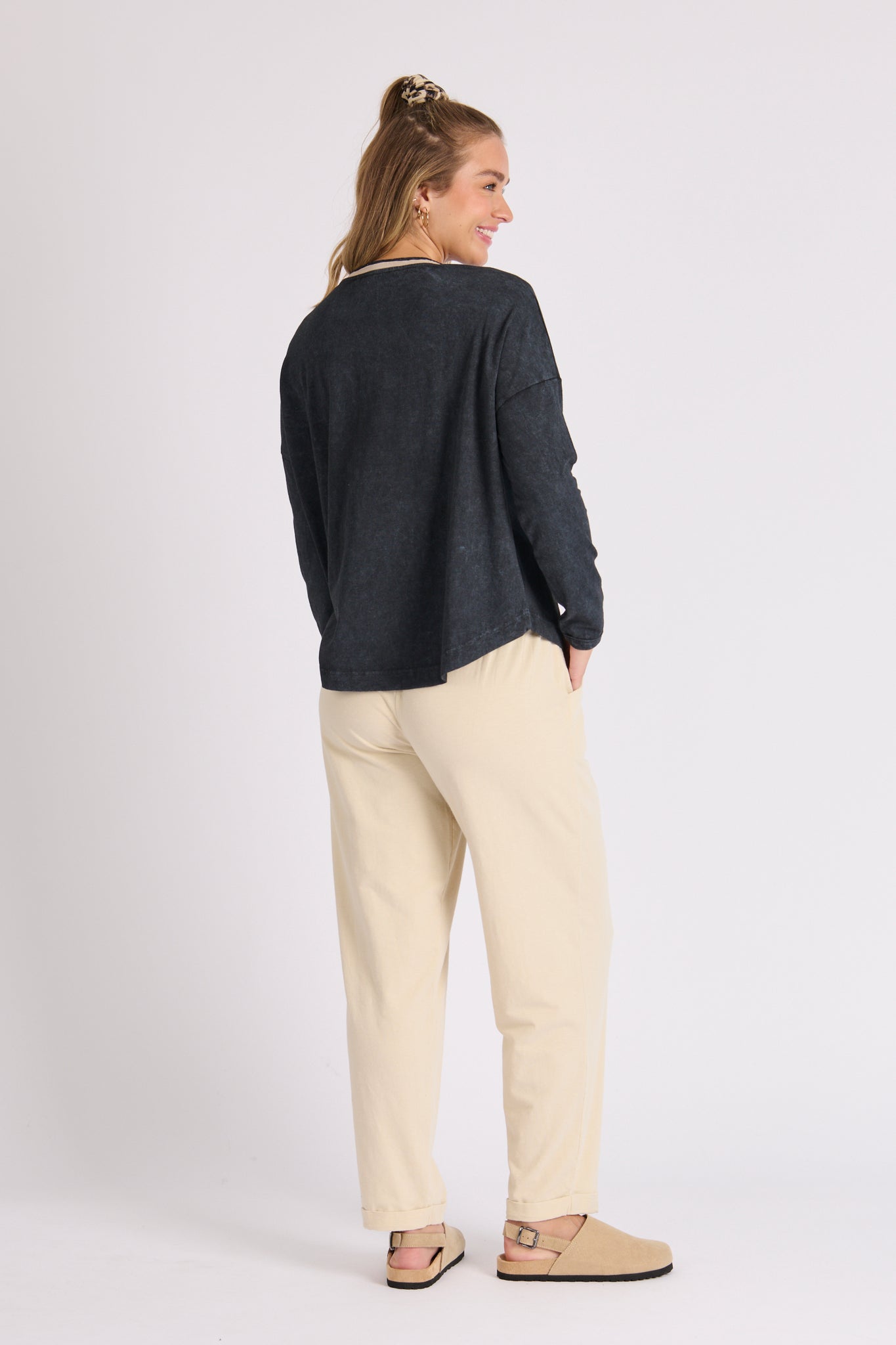 One Ten Willow Scoop Hem Relaxed Tee - Black