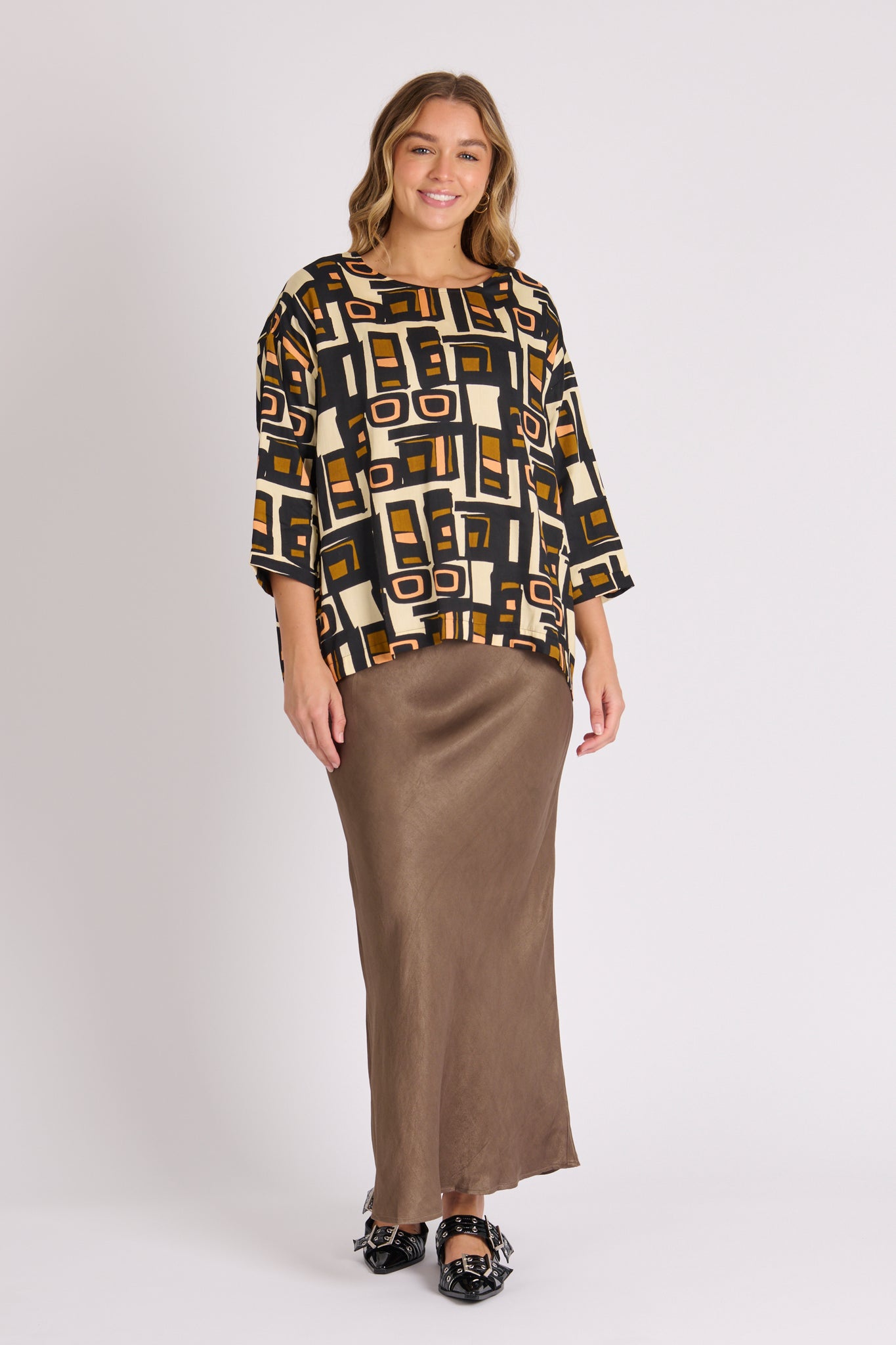 Ellis and Dewey Boxy Scoop Hem Top - Olive Geometric