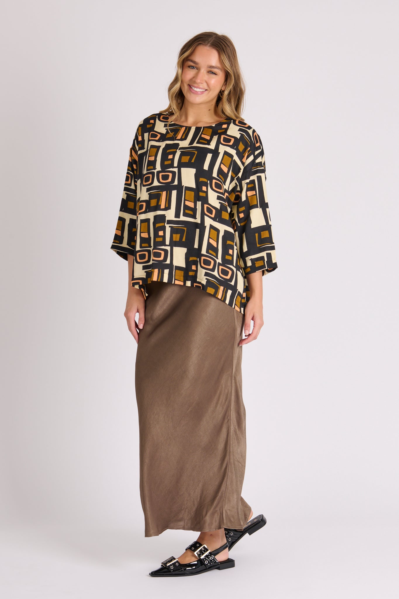 Ellis and Dewey Boxy Scoop Hem Top - Olive Geometric